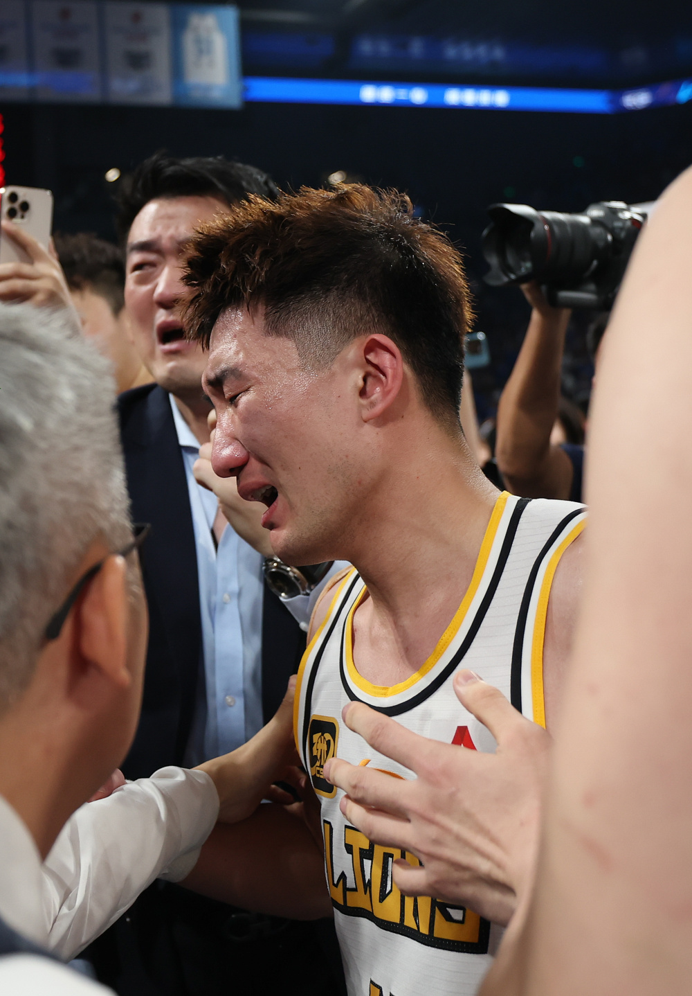  深圳男篮迎社区盾关键赛，今夜止住颓势，管理层满意，团队化学反应显著